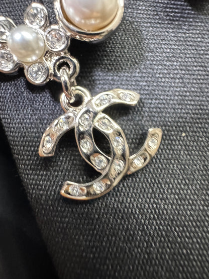 CHANEL 21V 珍珠水鑽耳環