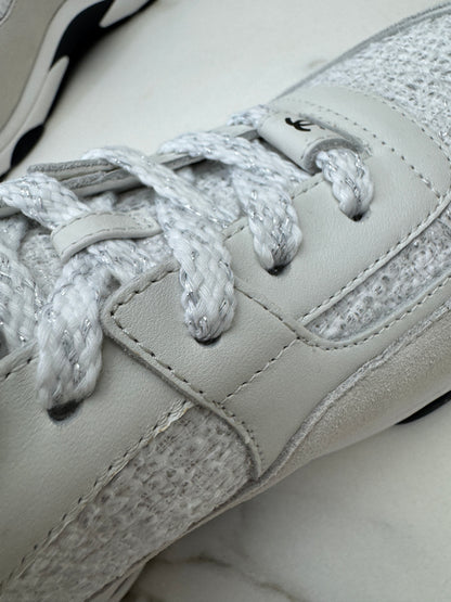 CHANEL 銀白色粗花呢Tweed Sneakers
