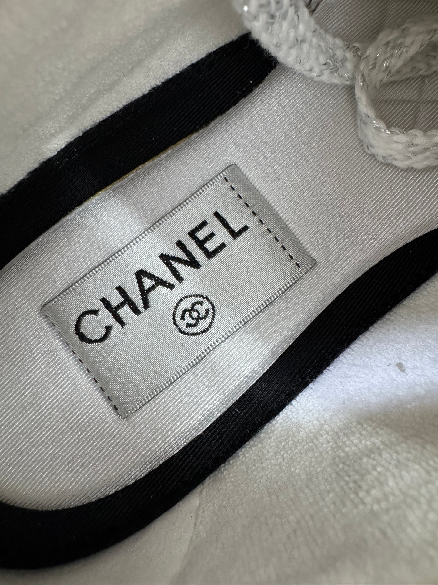 CHANEL 銀白色粗花呢Tweed Sneakers