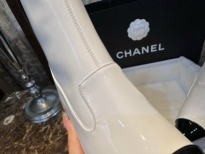 CHANEL 尖頭粗跟短靴 黑白 23B