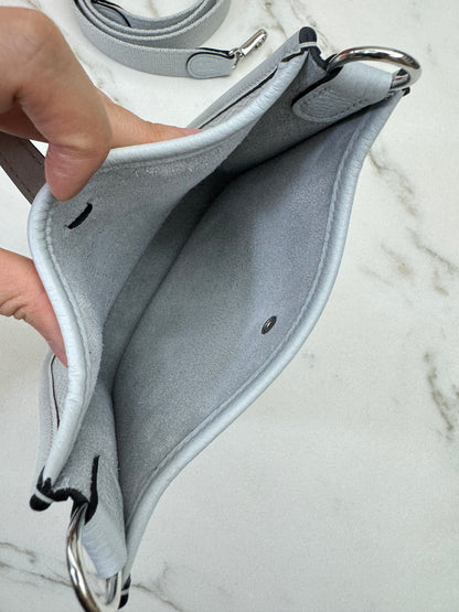 HERMES Mini Evelyne 霧霾藍銀扣 T0 Bleu Brume PHW