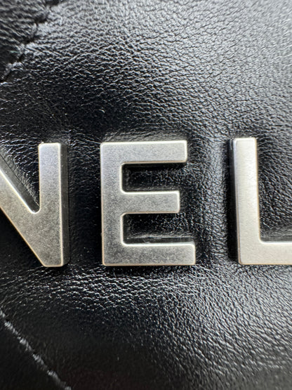 CHANEL Mini 22 Bag 黑銀 【同步最新磁吸扣版】