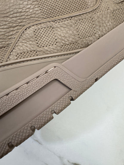 LV Trainer 大象灰 1AH618