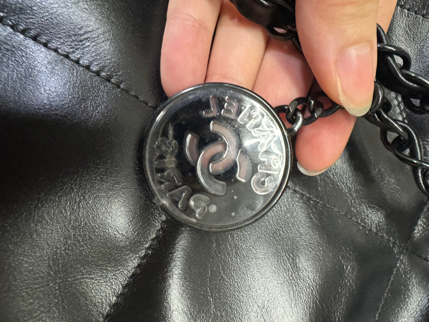 CHANEL 22 Bag Large So Black