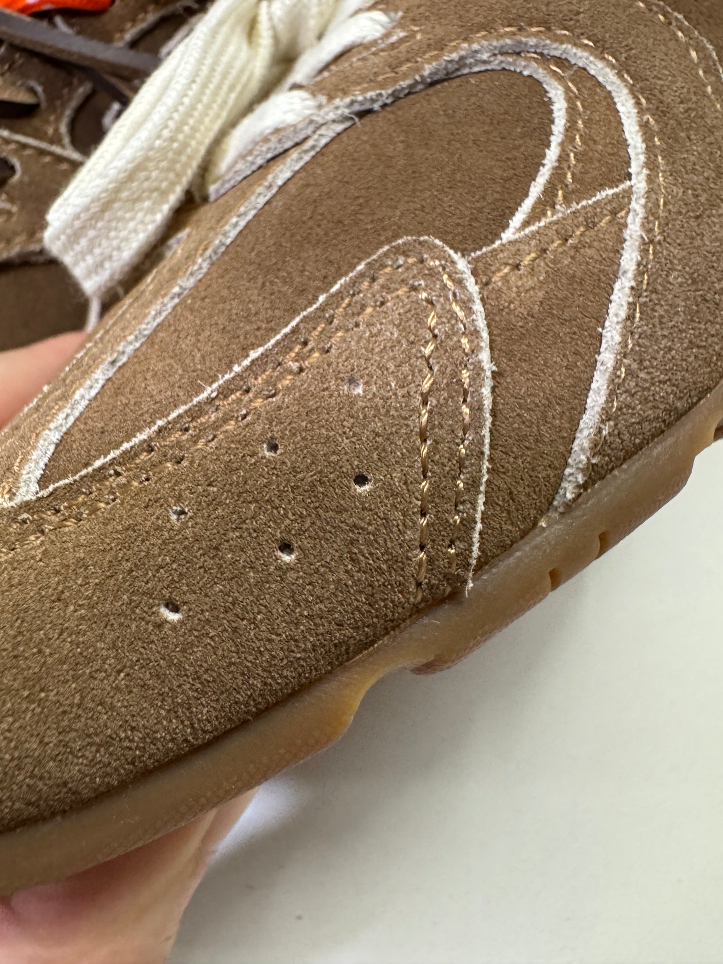 MIU MIU x NEW BALANCE 棕色猄皮軟底運動鞋