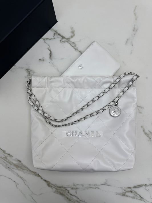 CHANEL 22Bag Small 白銀