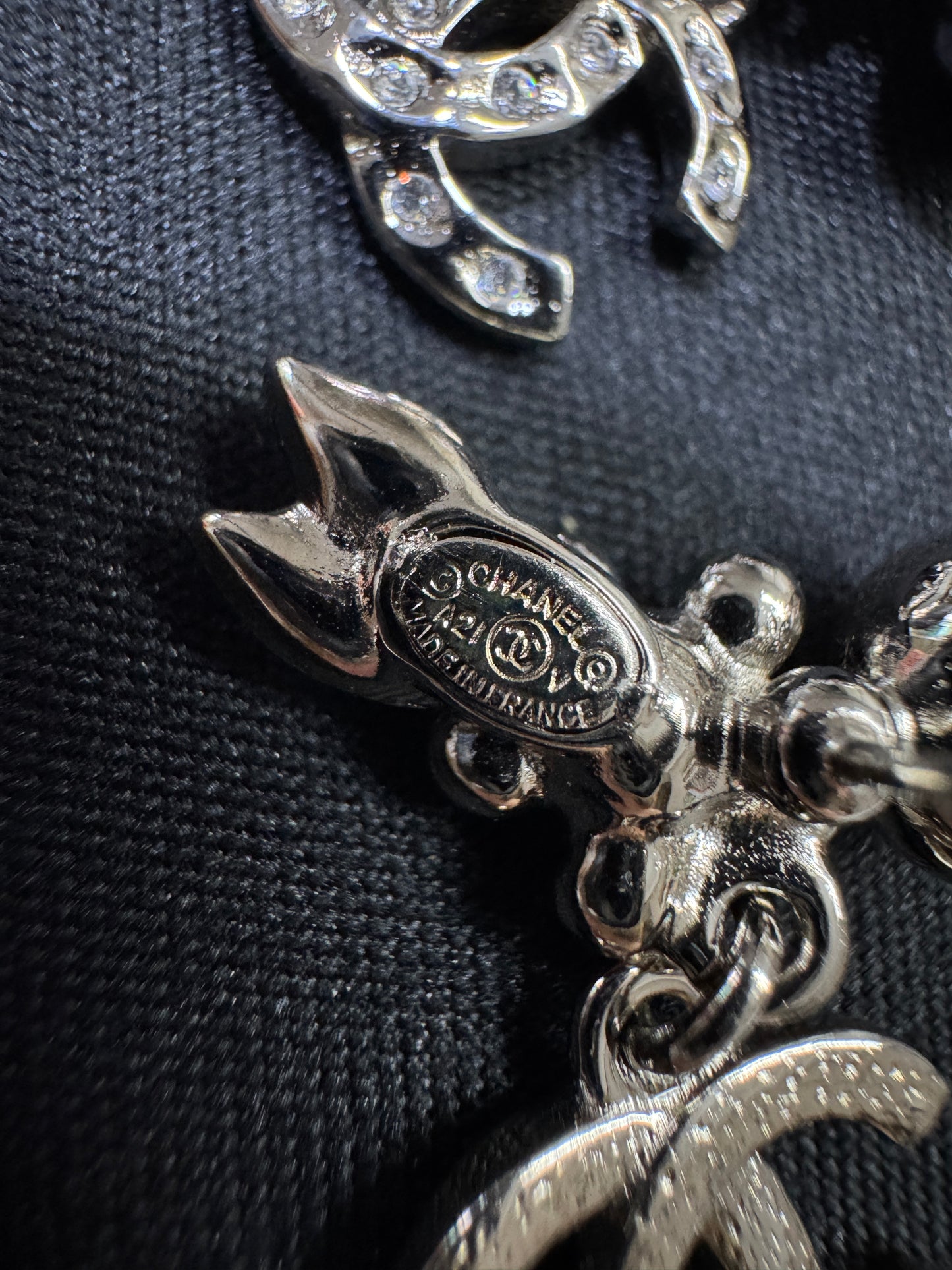 CHANEL 21V 珍珠水鑽耳環