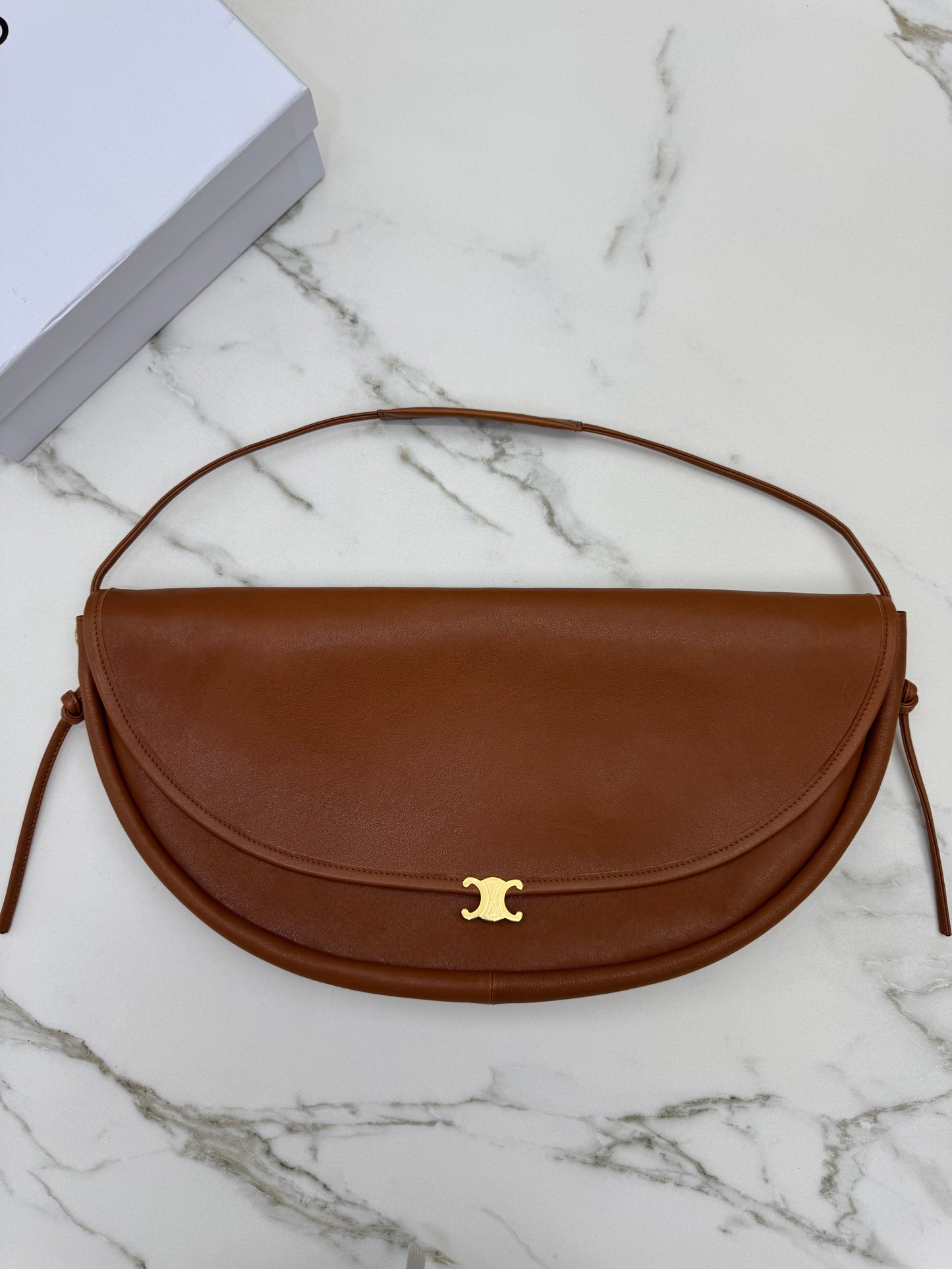 CELINE Soft Triomphe Half Moon 焦糖棕