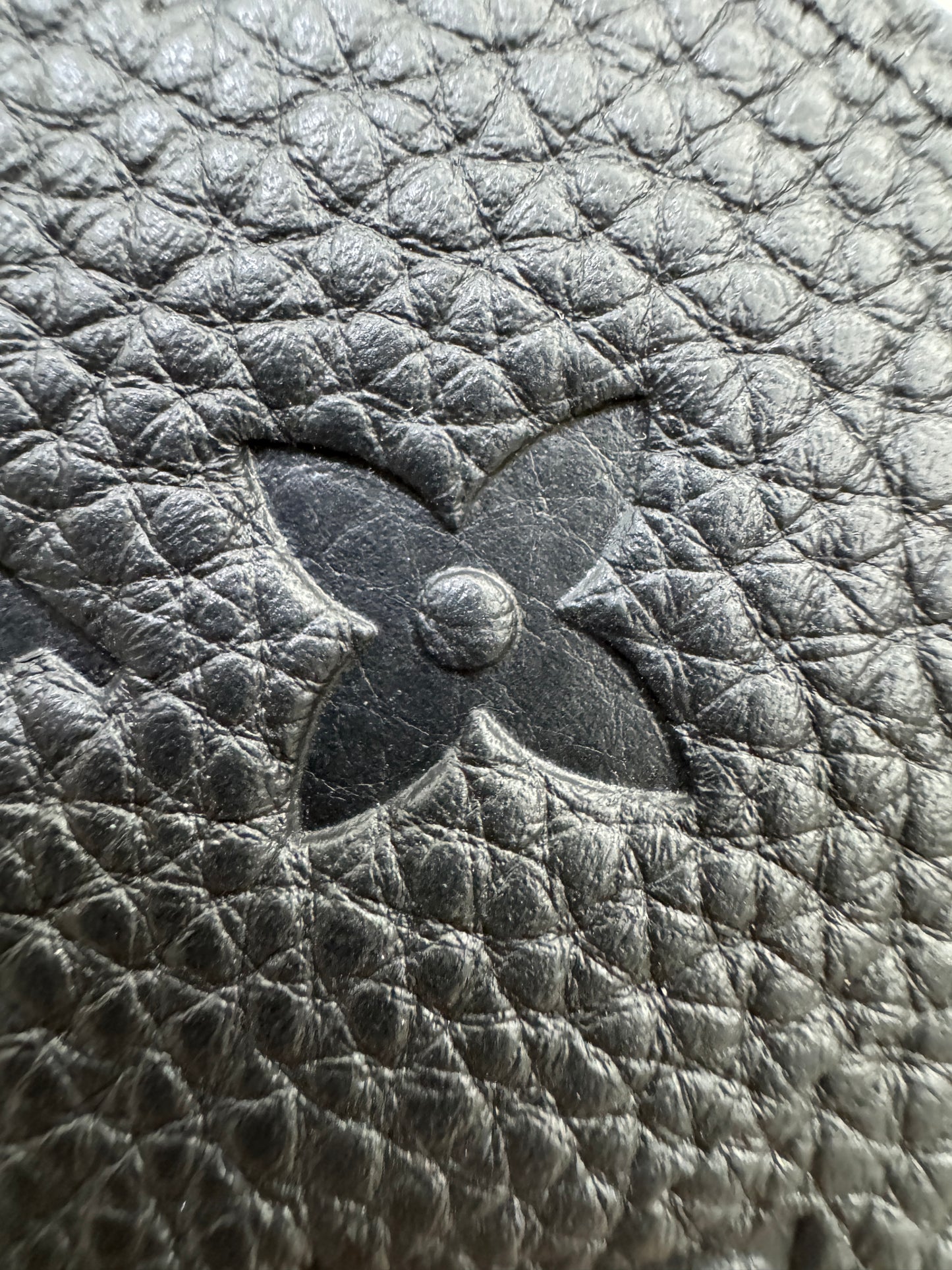 LV Multiple Wallet 黑色皮壓花