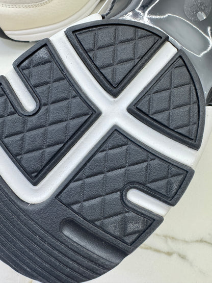 CHANEL 熊貓運動鞋