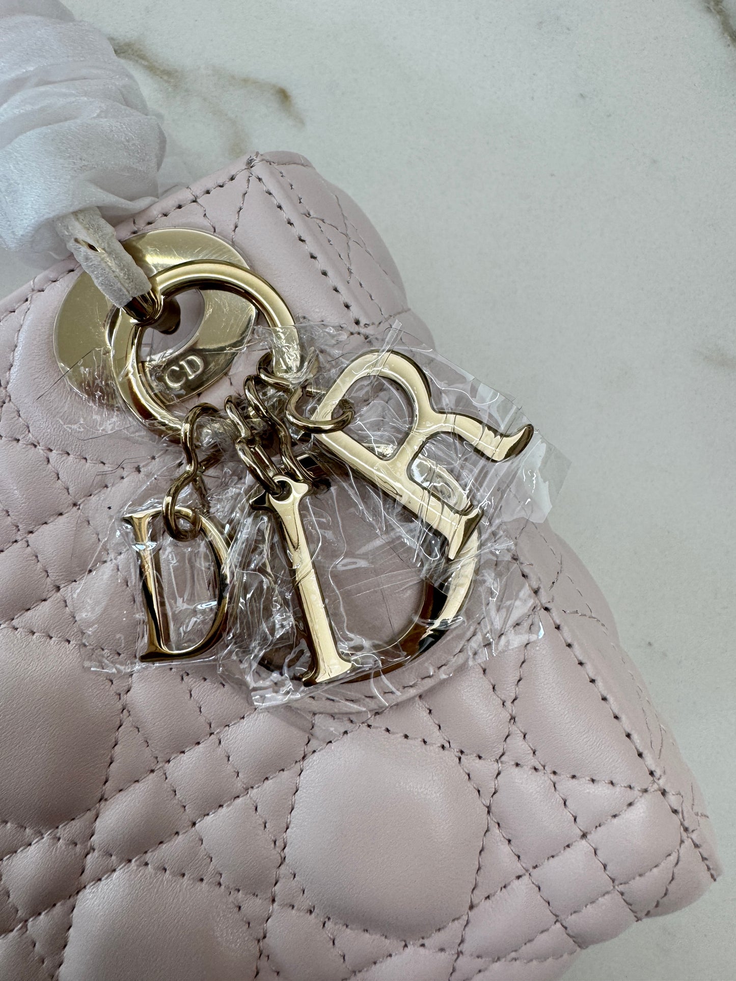 DIOR Mini Lady Dior 羊皮三格 淡粉色