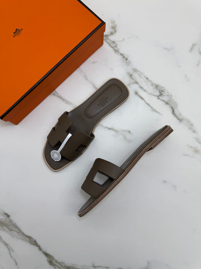 HERMES Oran 大象灰 Epsom