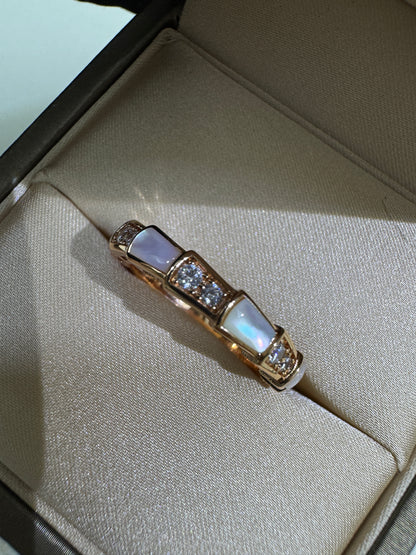 BVLGARI Serpenti 白貝母拼鑽 玫瑰金戒指