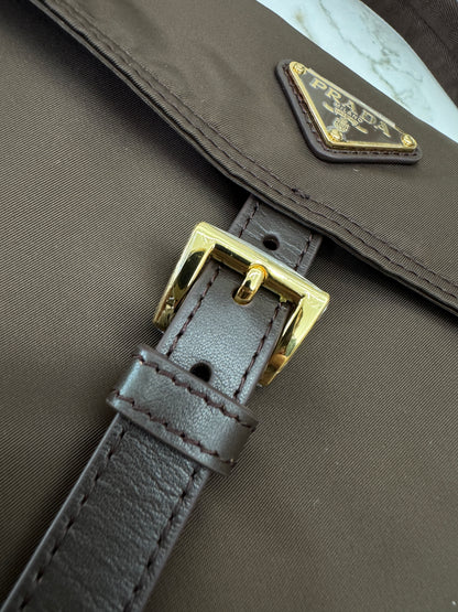 PRADA Re-nylon Explore Large 深棕色