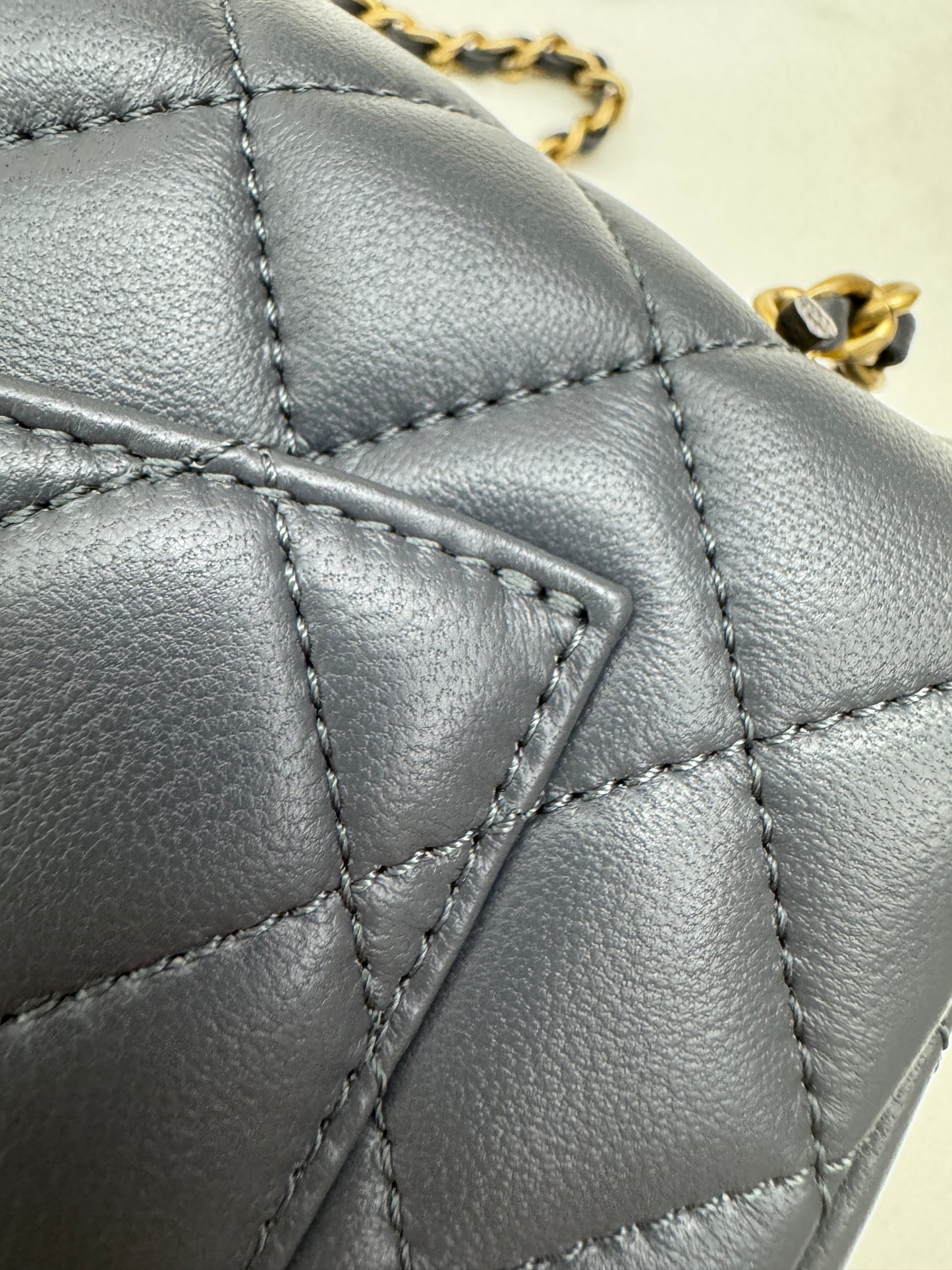 CHANEL 金球 Mini CF20 石墨灰 深灰羊皮