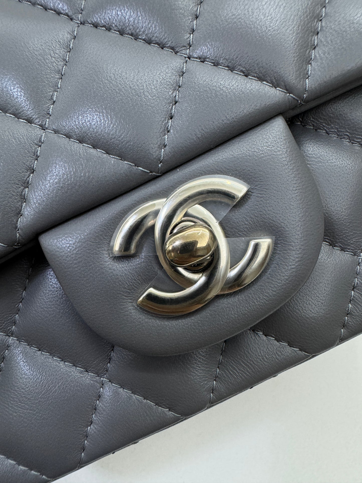 CHANEL Mini CF 深灰色羊皮淺金扣