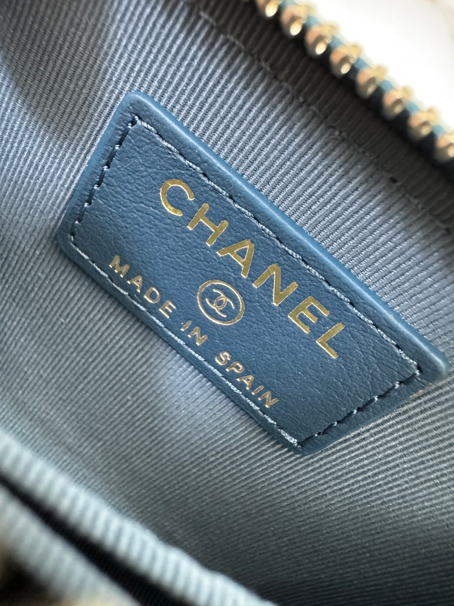 CHANEL 18S珠光藍 拉鏈零錢包 Iridescent Blue Coin Purse【Limited Edition】