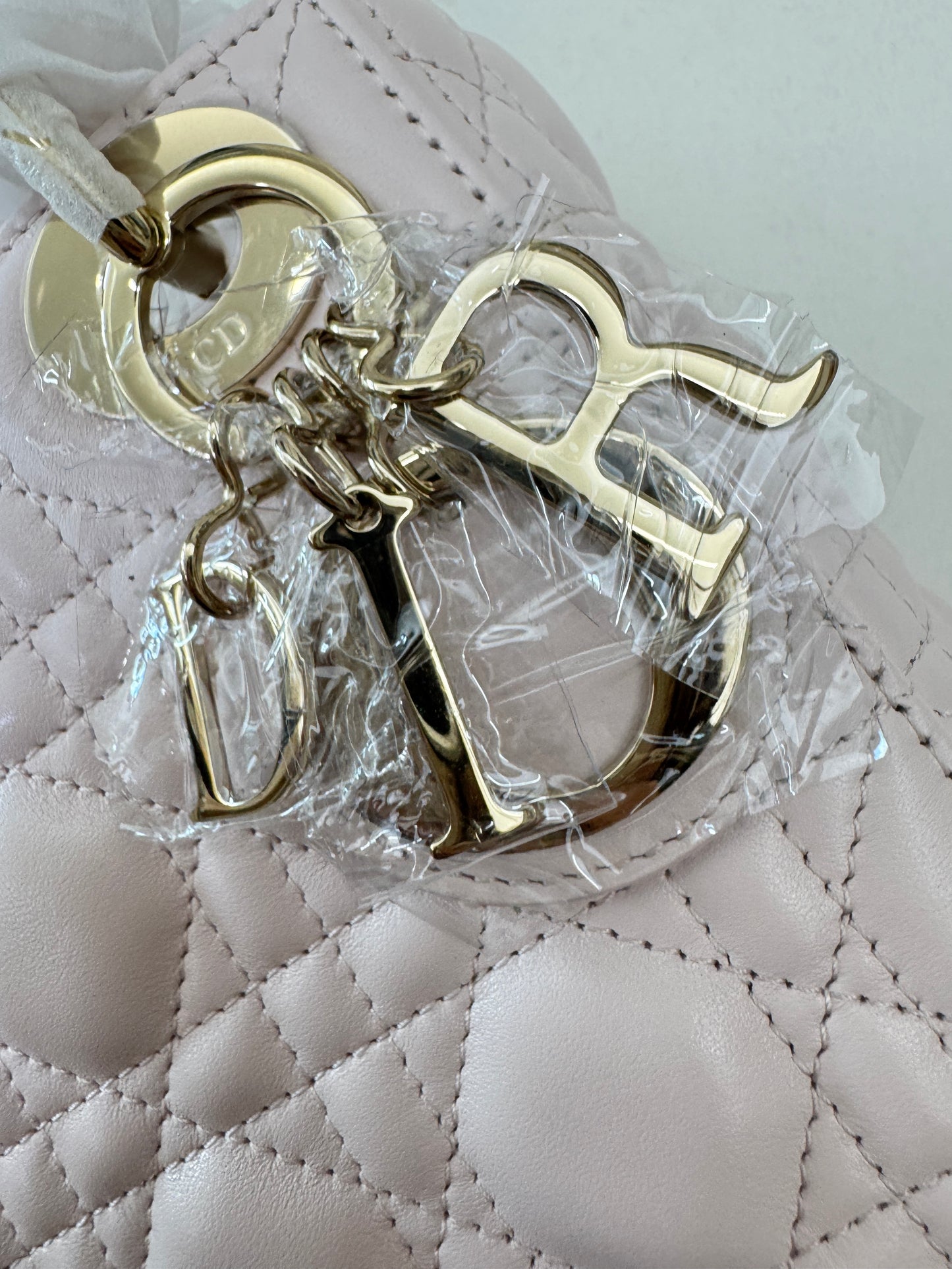 DIOR Mini Lady Dior 羊皮三格 淡粉色