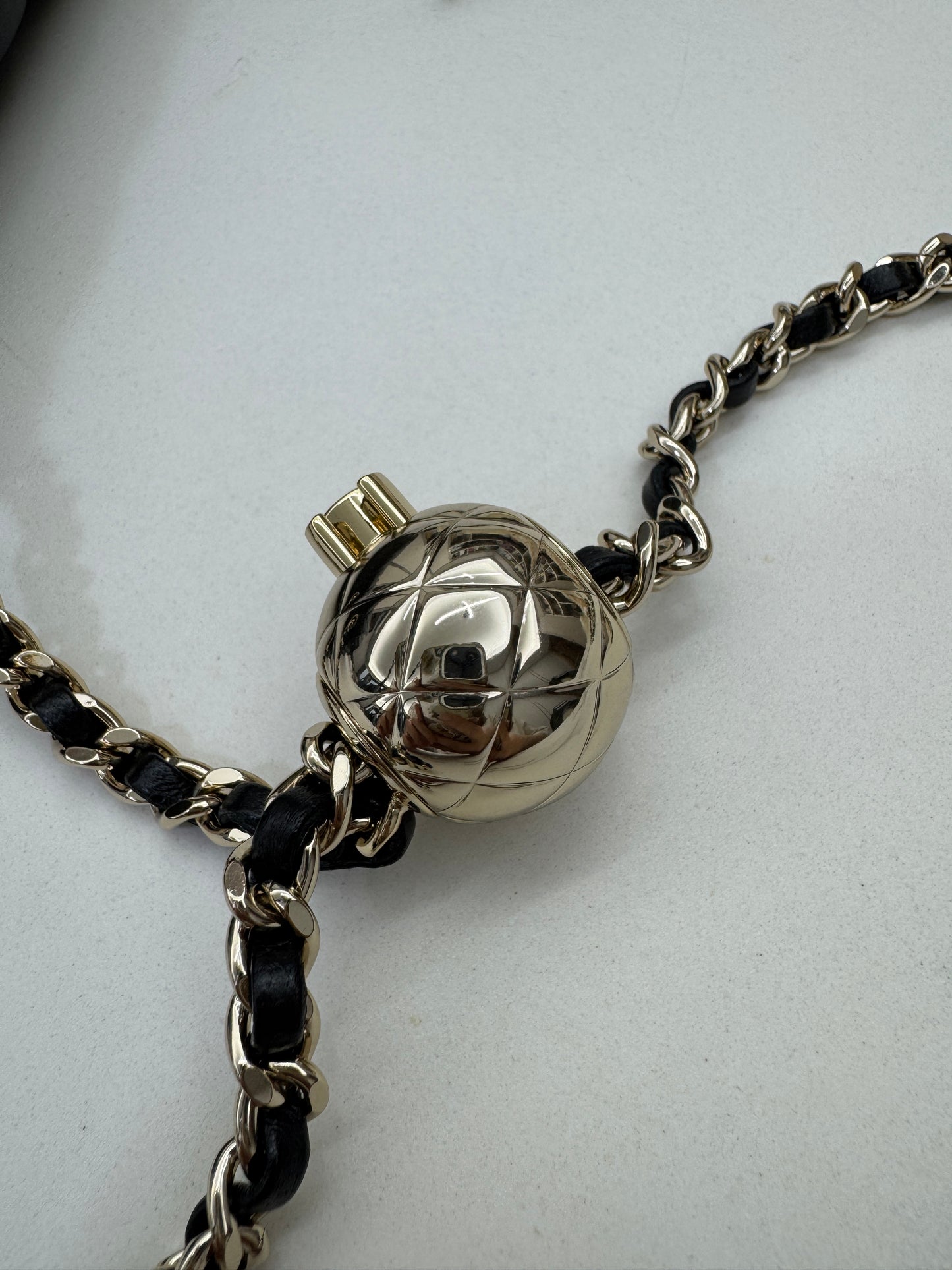 CHANEL 25K 亮面淺金球 Mini CF17 方胖子