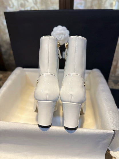 CHANEL 尖頭粗跟短靴 黑白 23B