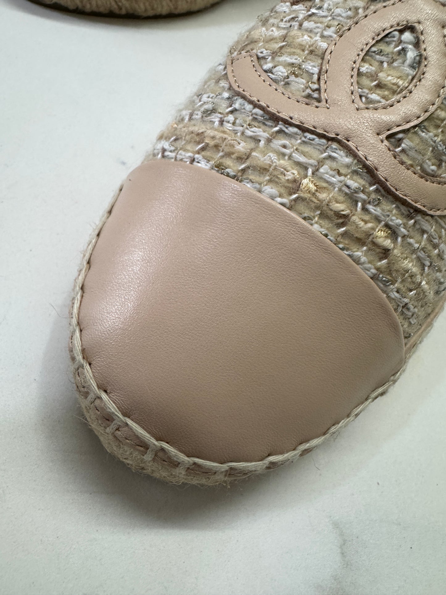 CHANEL 淺杏色軟呢漁夫鞋