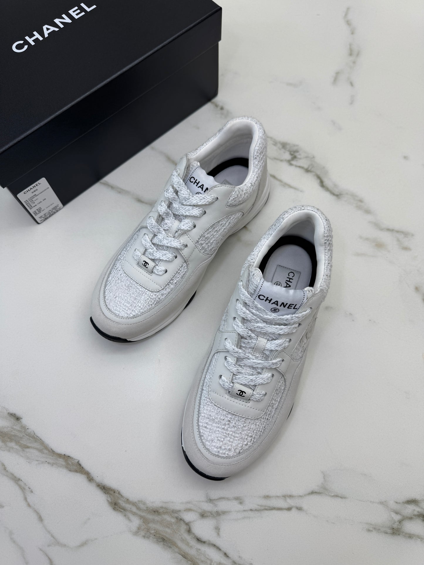 CHANEL 銀白色粗花呢Tweed Sneakers