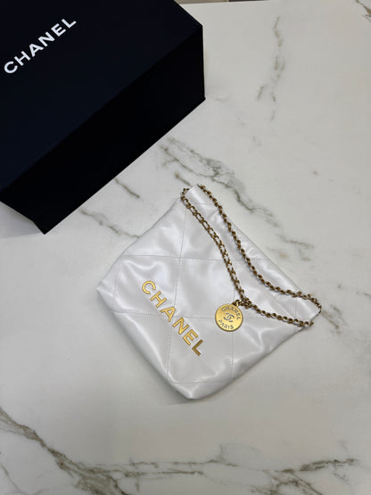 CHANEL Mini 22 Bag 白金