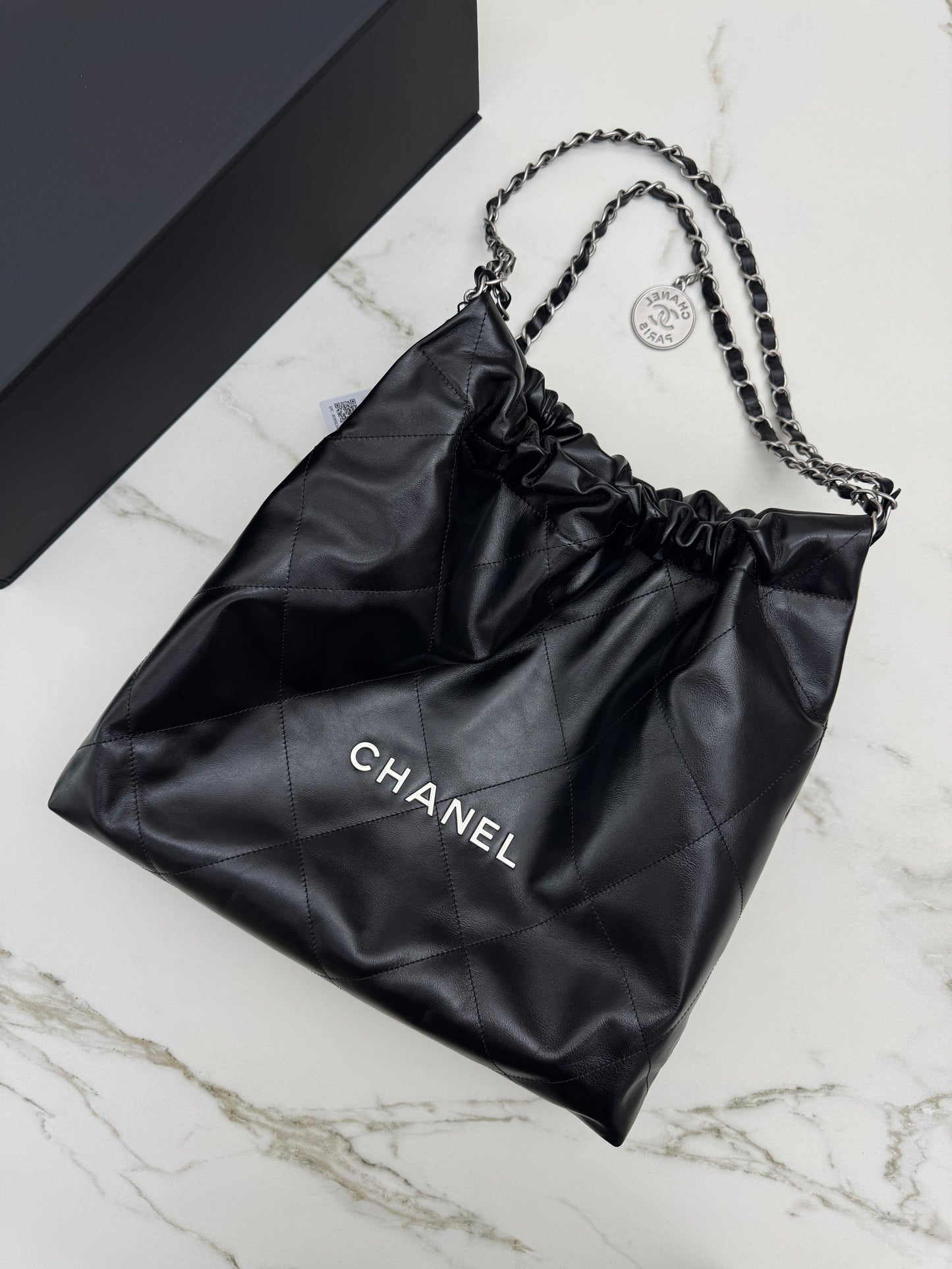 CHANEL 22Bag 黑銀 Medium