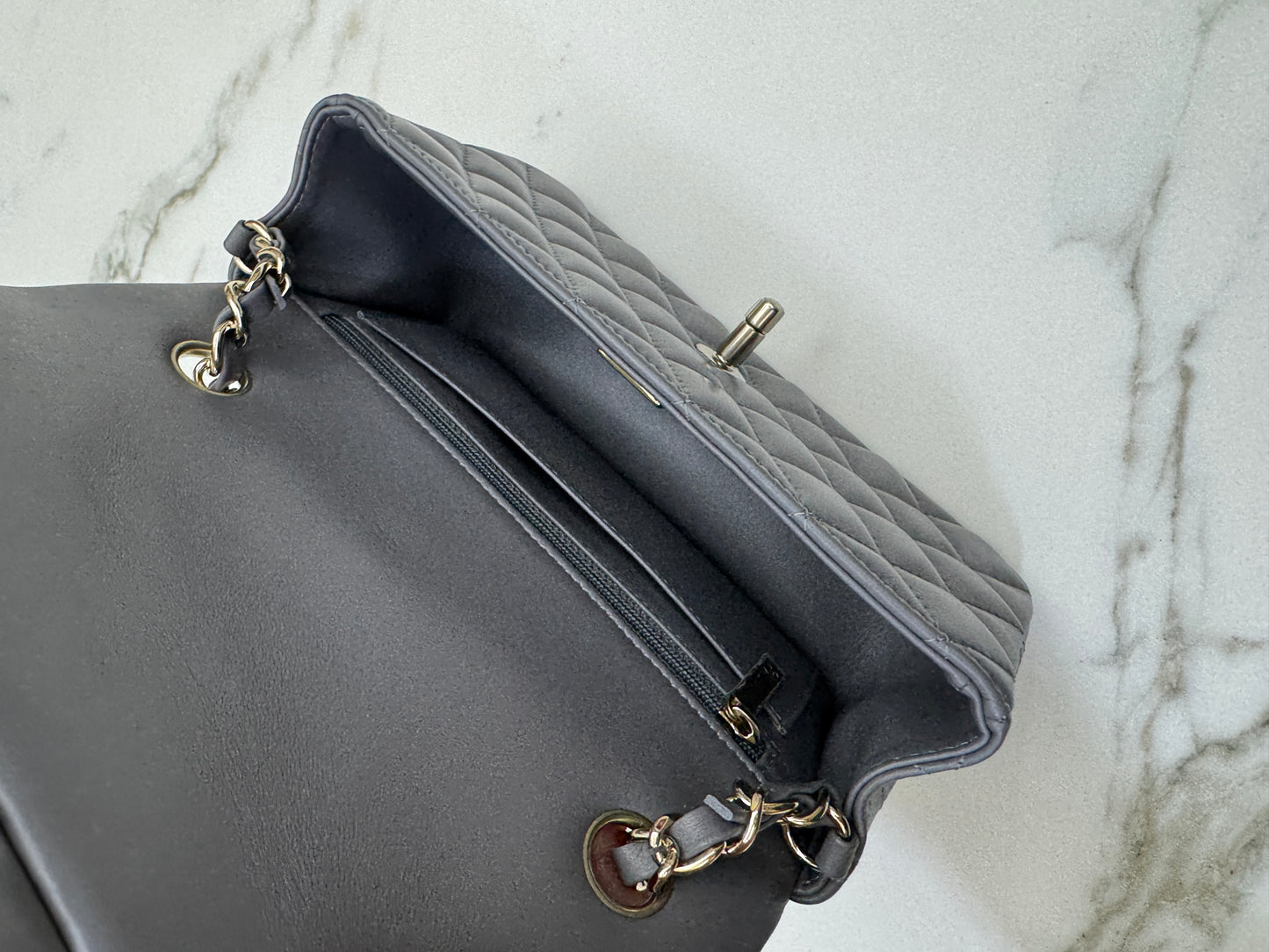 CHANEL Mini CF 深灰色羊皮淺金扣