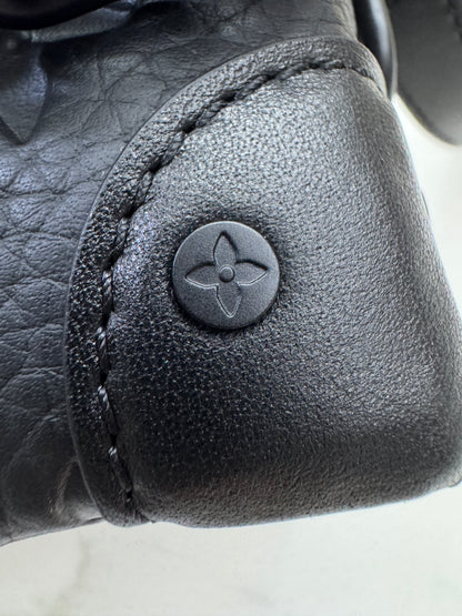 LV Steamer Wearable Wallet - Monogram Taurillon Leather