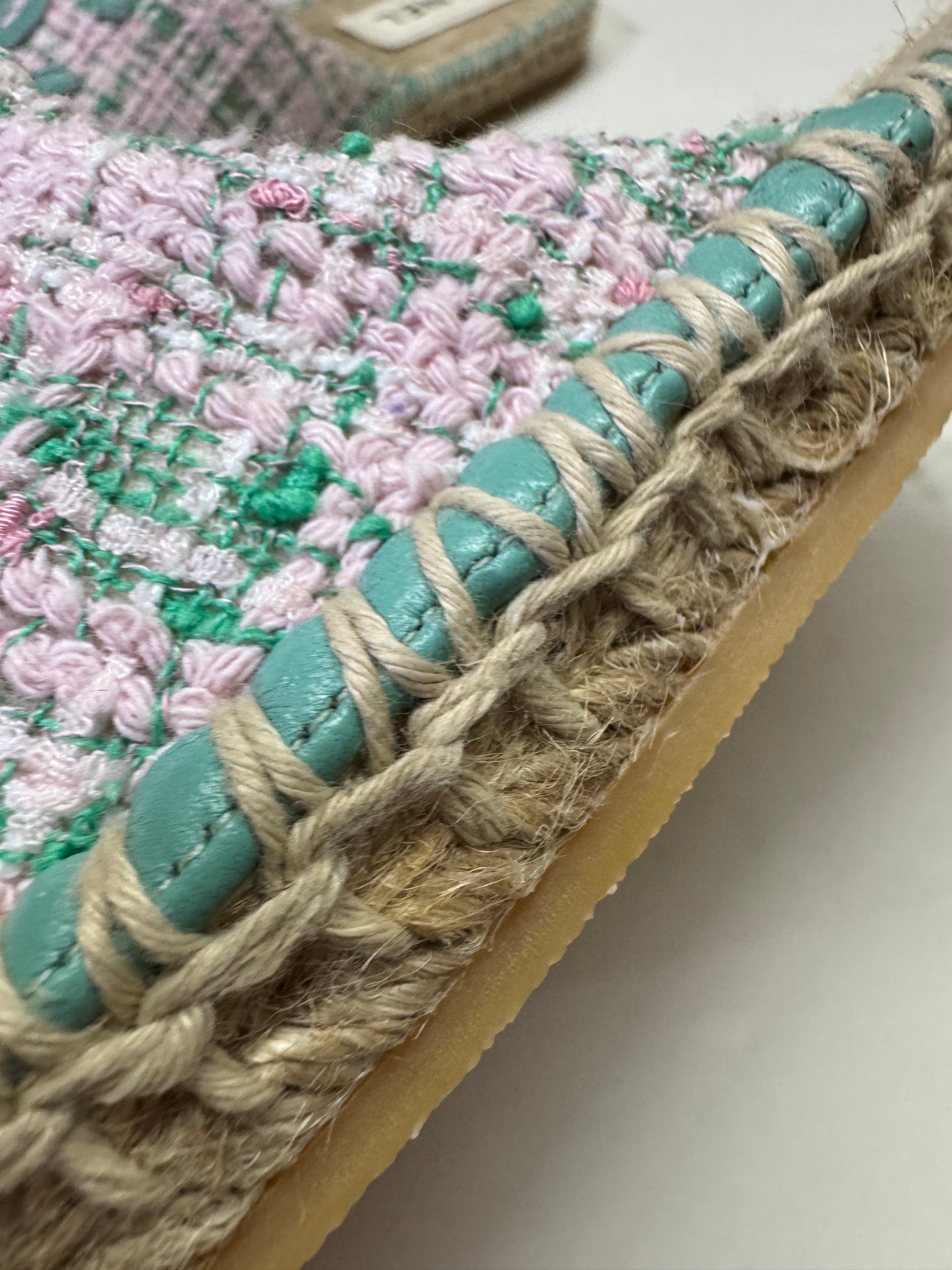 CHANEL 漁夫半拖 軟呢粉紅色拼綠色