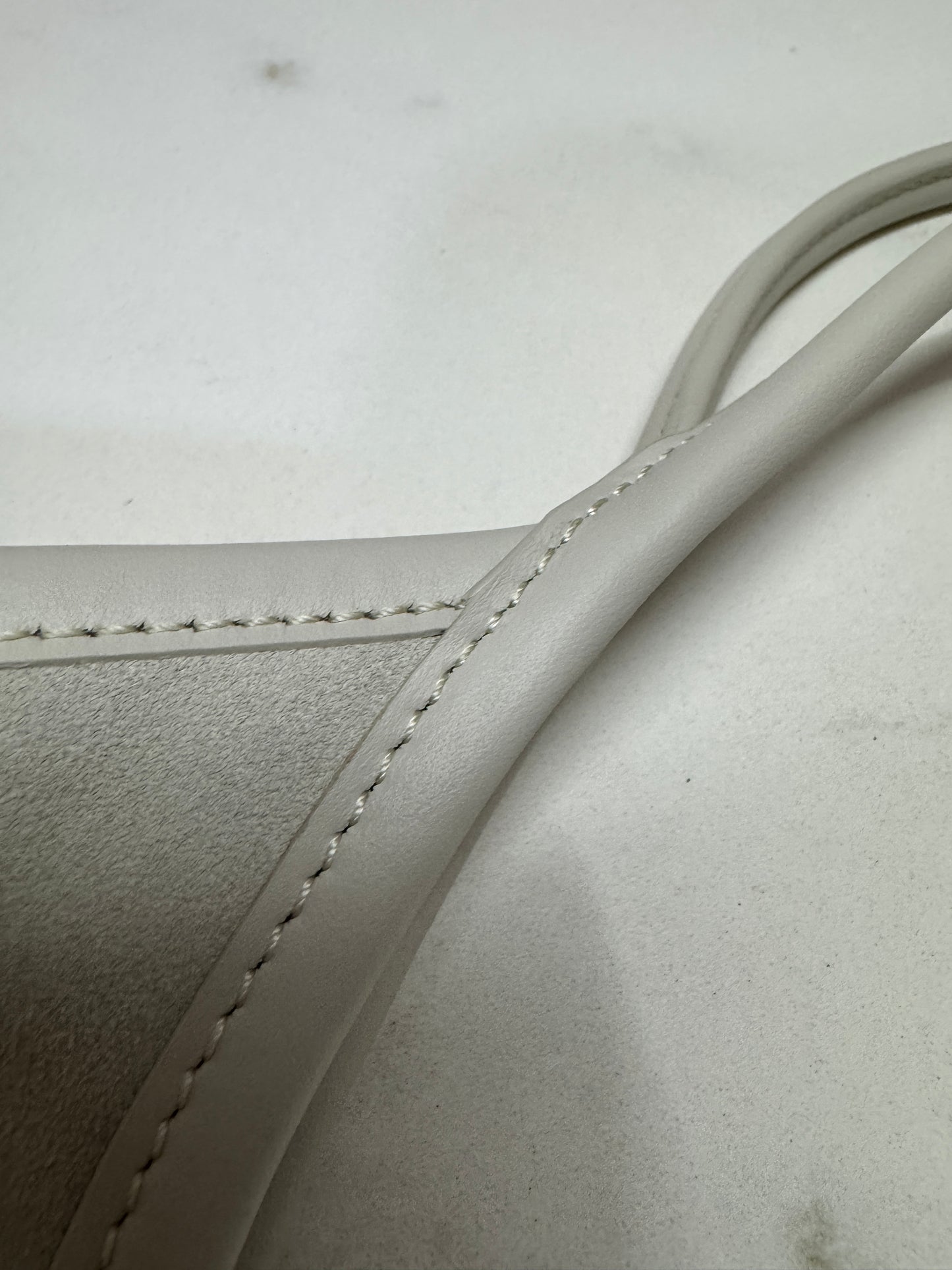 MIU MIU Ivy Tote 補丁白色