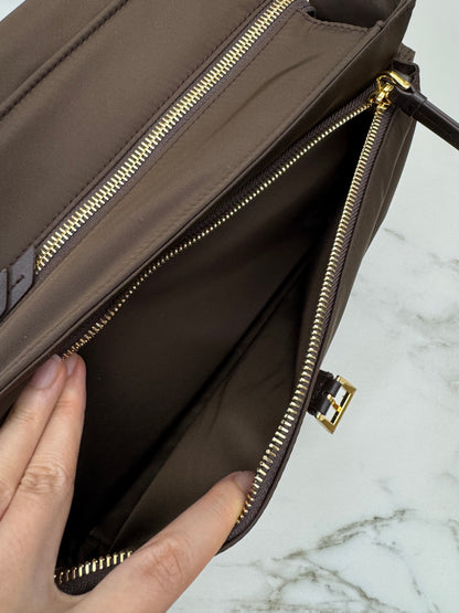 PRADA Re-nylon Explore Large 深棕色