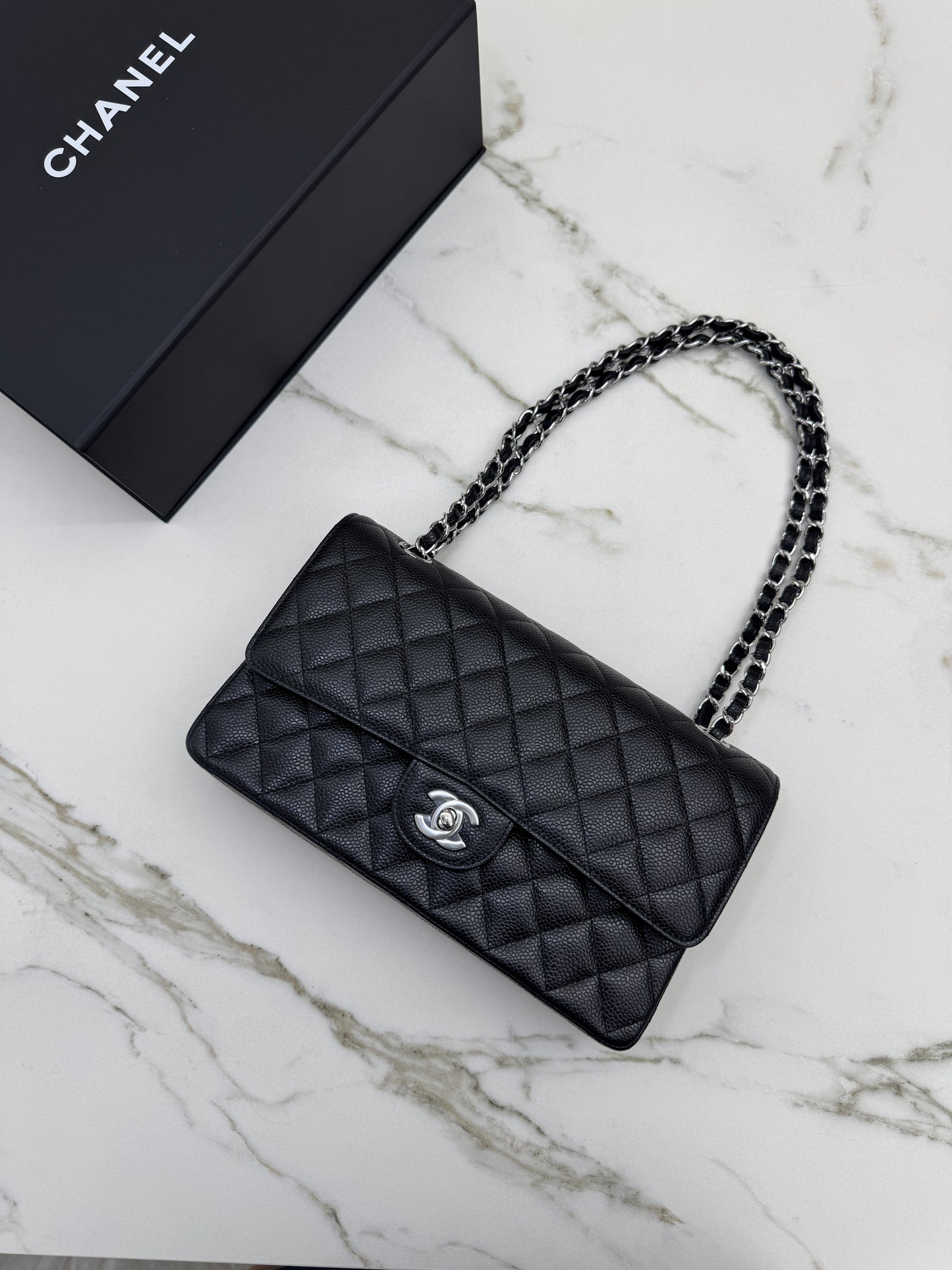 CHANEL CF25 Medium 黑銀牛