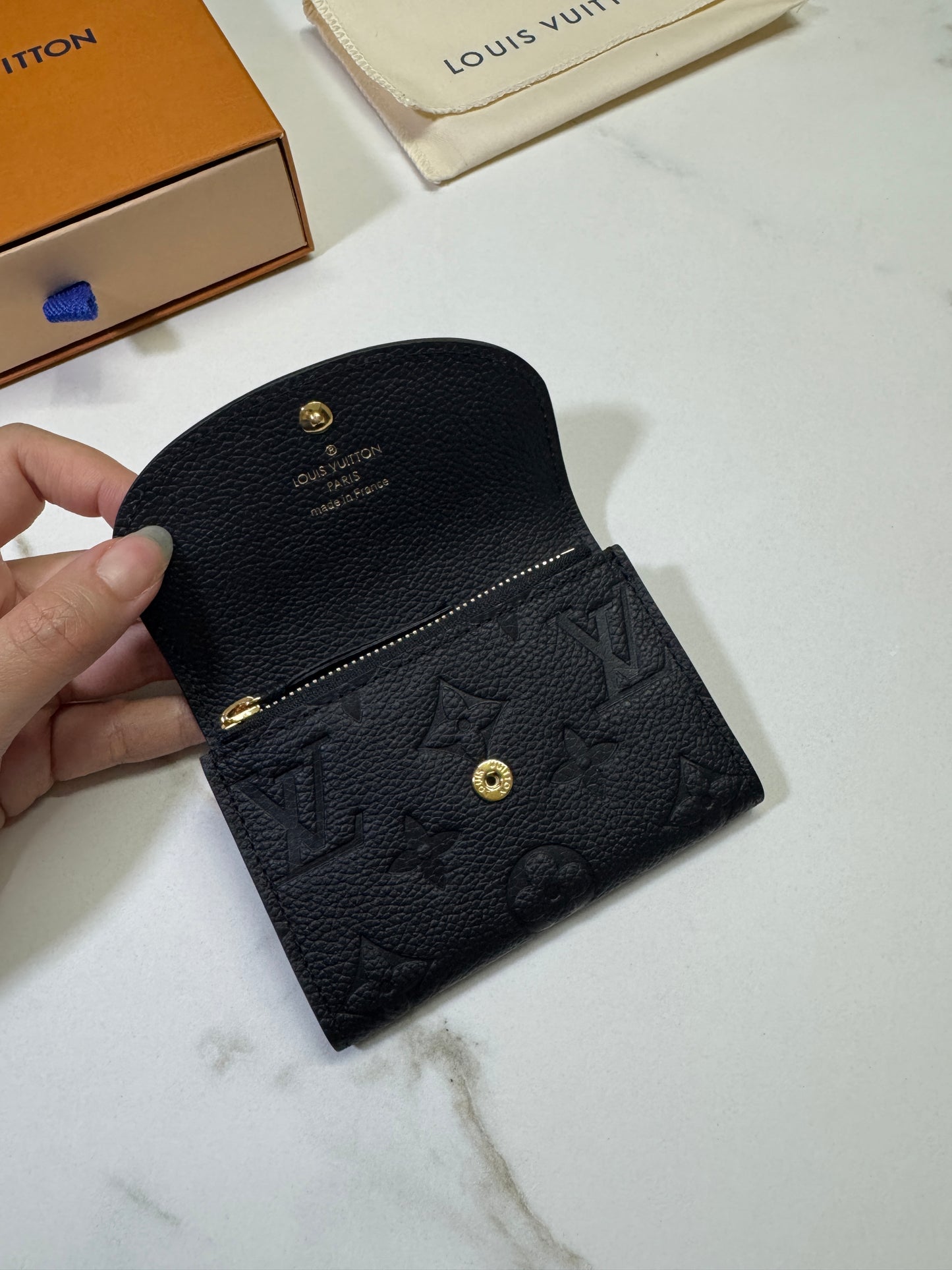 LV Rosalie 黑色全皮壓花零錢包