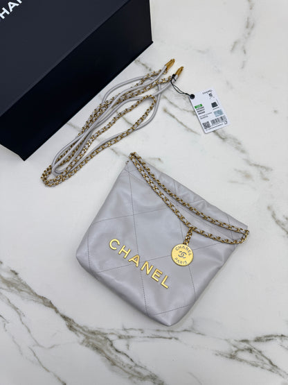 CHANEL Mini 22 Bag 25P淺灰色 新版磁吸扣