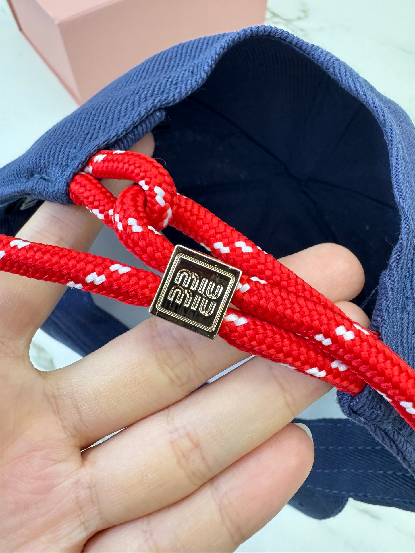 MIU MIU 後抽繩鴨舌帽 深藍