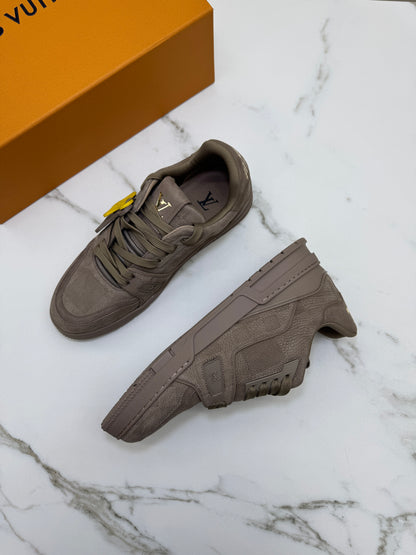 LV Trainer 大象灰 1AH618