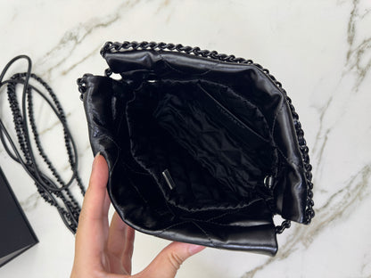 CHANEL Mini 22 Bag So Black 油蠟牛皮