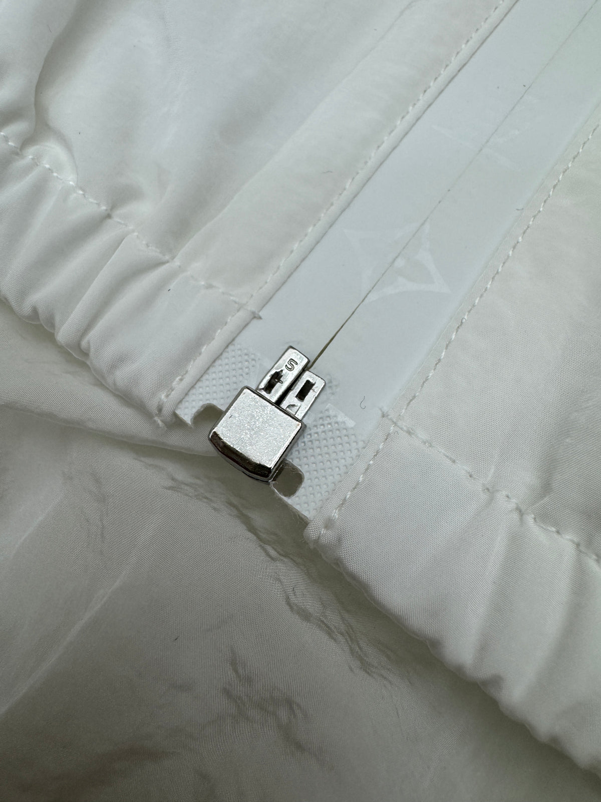 LV 25SS 連帽防曬衣