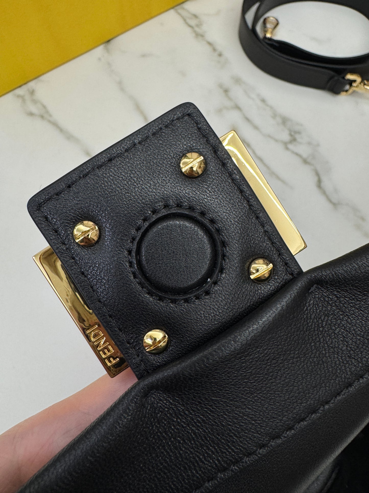 FENDI Mamma Baguette 黑色 Medium