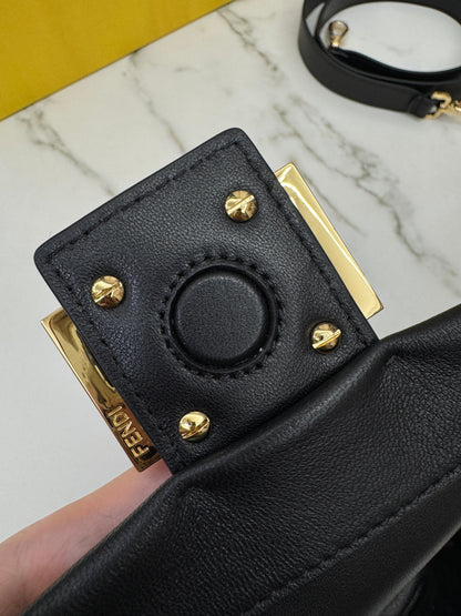 FENDI Mamma Baguette 黑色 Medium