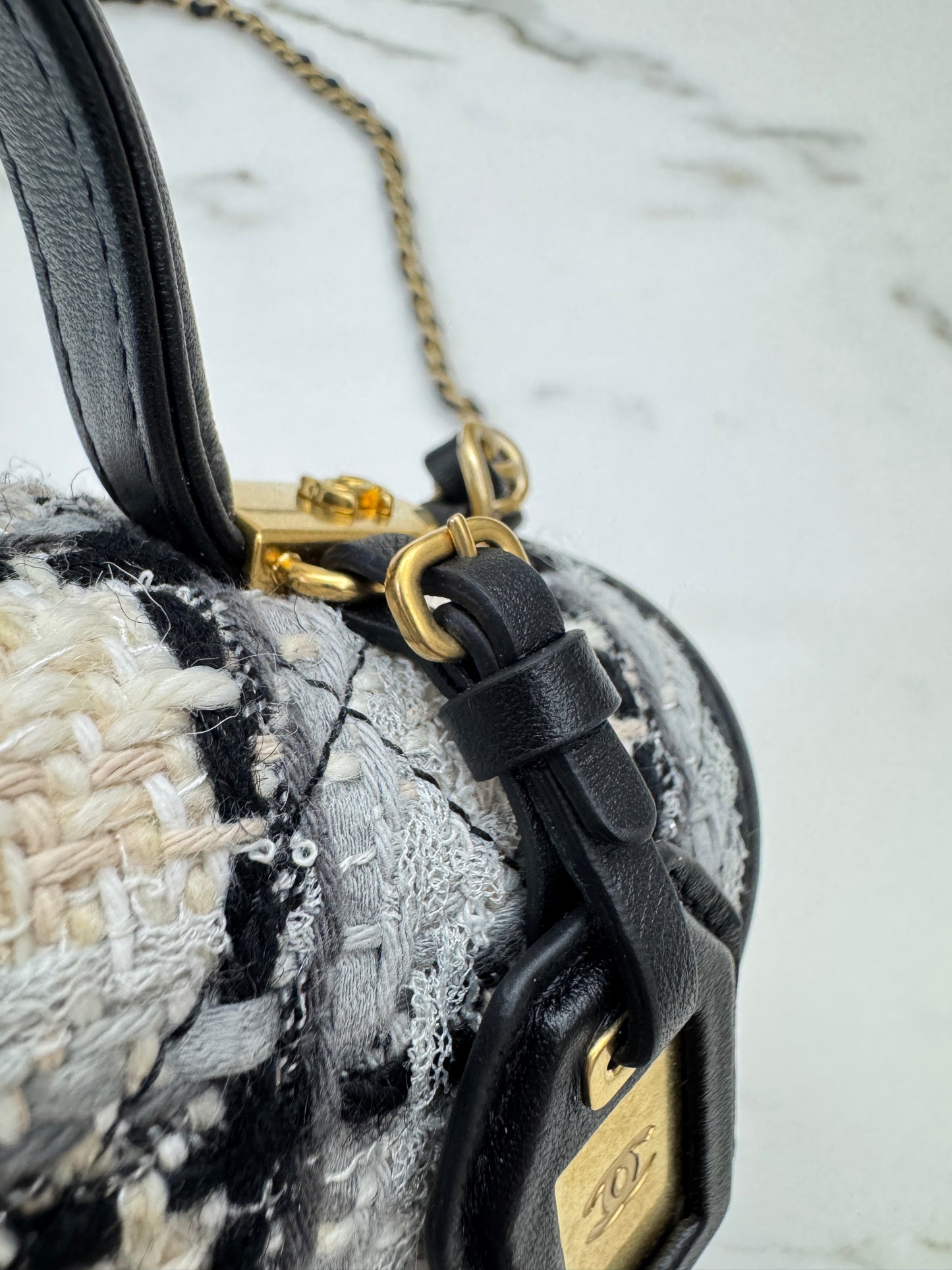 CHANEL 22K 郵差豆腐包 漸變Tweed