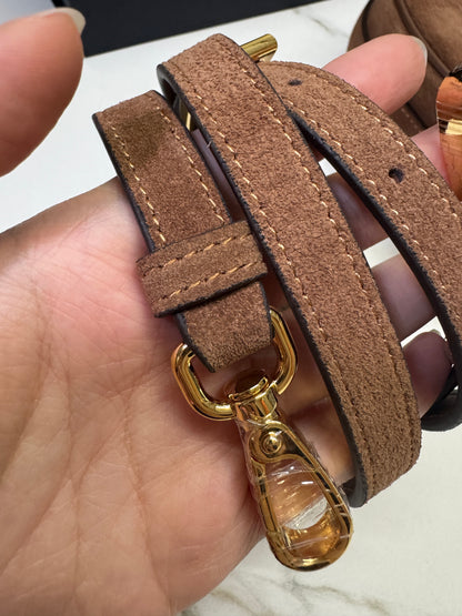 PRADA 半月包 麂皮棕色