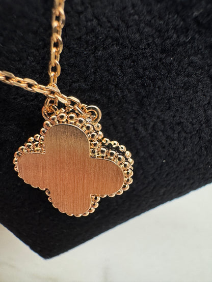 VCA Vintage Alhambra 2025 Holiday Pendant 粉貝母