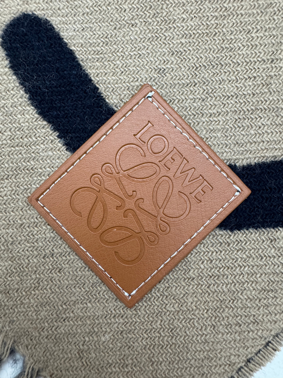 LOEWE 塗鴉圍巾