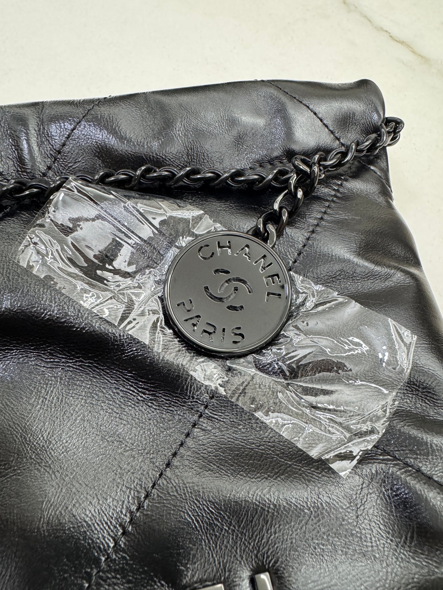 CHANEL Mini 22 Bag So Black 油蠟牛皮