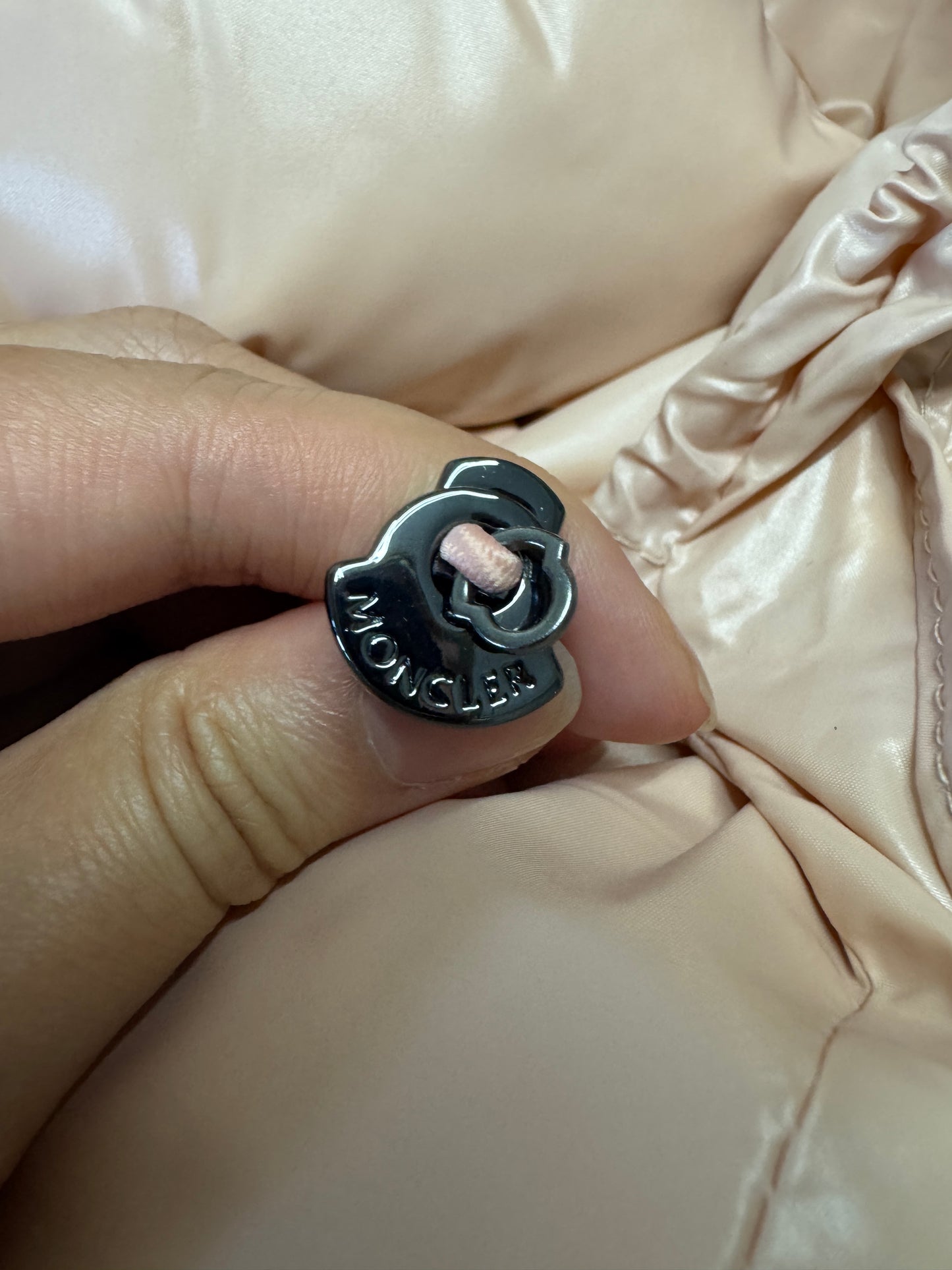 Moncler Maya 70 羽絨 光面淺粉紅色