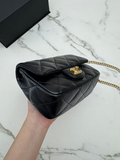 CHANEL 25P 愛心金球羊皮 黑色