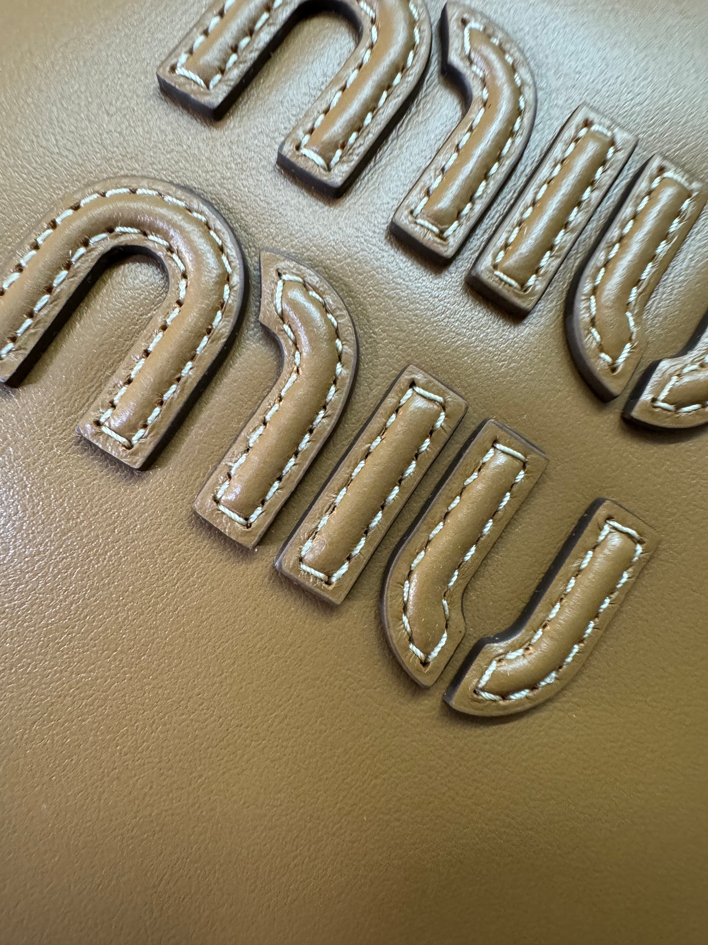 MIU MIU Ivy Tote Regular 淺棕色